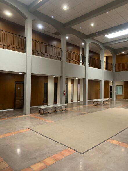 More Photos Of 598 Westwood Dr, Abilene Office For Sale