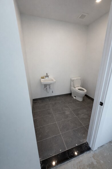 More Photos Of 169 Knickerbocker Ave, Brooklyn Apartments For Lease