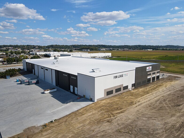 More Photos Of 100 Commerce Center Dr, Collinsville Light Distribution For Lease