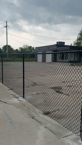 Primary Photo Of 2820 N 24th St, Omaha Auto Repair For Lease