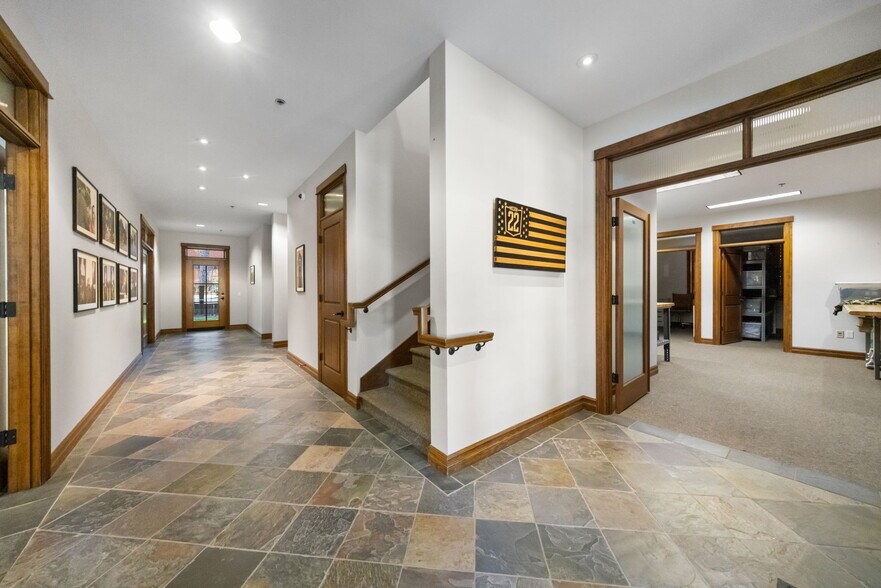 More Photos Of 750 Buckaroo Trl, Sisters Office For Sale