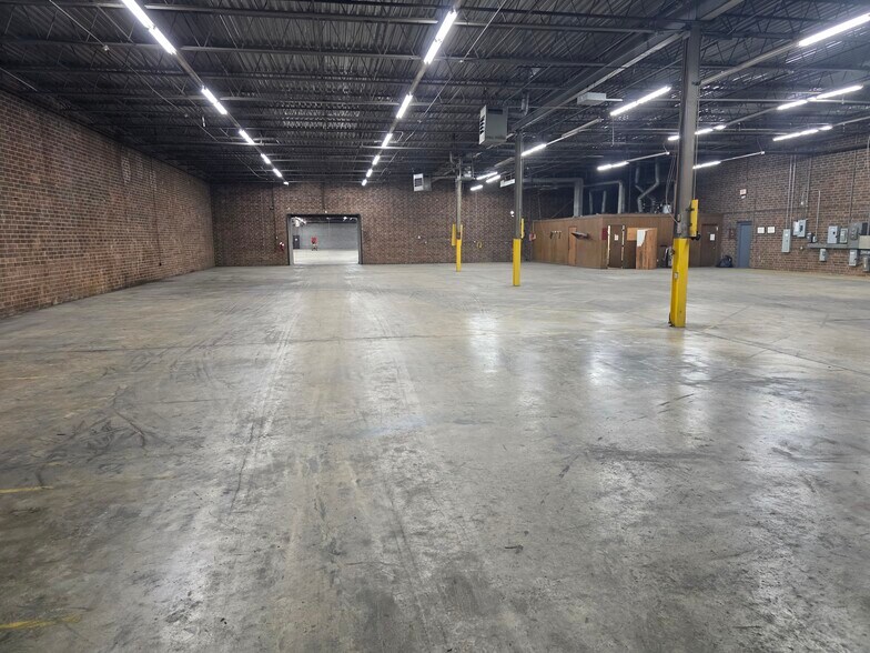 More Photos Of 1604 Prospect St, High Point Manufacturing For Lease