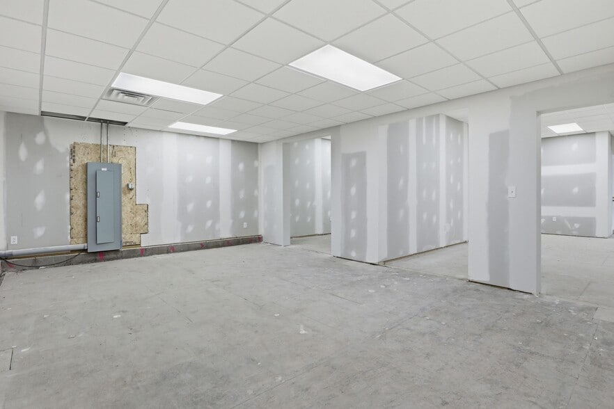 More Photos Of 211 W Ridge Rd, Rochester Storefront For Lease