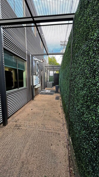 More Photos Of 2503 South Blvd, Houston Office For Sale