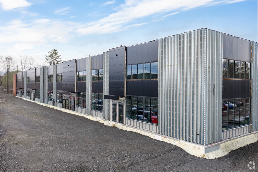 More Photos Of 100 Blvd Jean-Baptiste-Rolland O, Saint-jerome Unknown For Lease