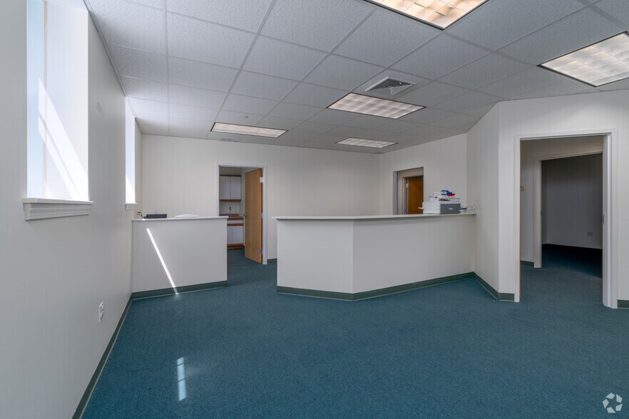 More Photos Of 118 Portsmouth Ave, Stratham Unknown For Lease