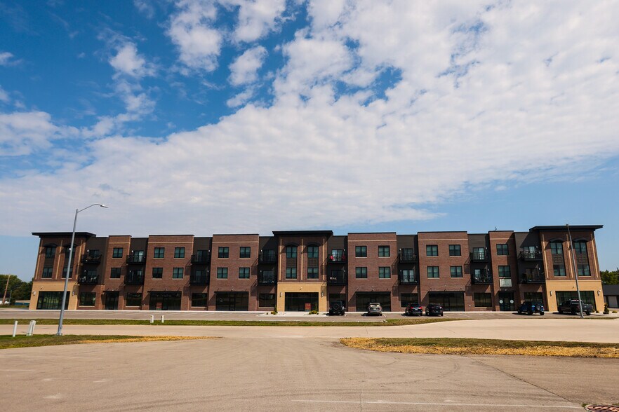 More Photos Of 8411 Peosta Commercial Ct, Peosta Apartments For Lease