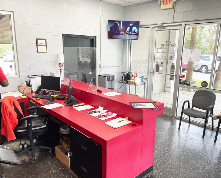 More Photos Of 608 St James Ave, Goose Creek Auto Repair For Sale