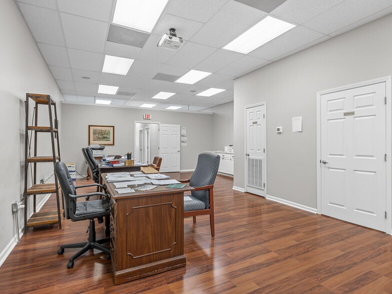 More Photos Of 516 E Main St, Spartanburg Storefront For Sale