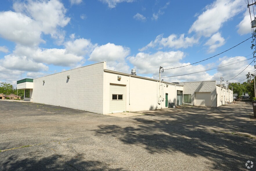 More Photos Of 319-325 S Waverly Rd, Lansing Unknown For Lease