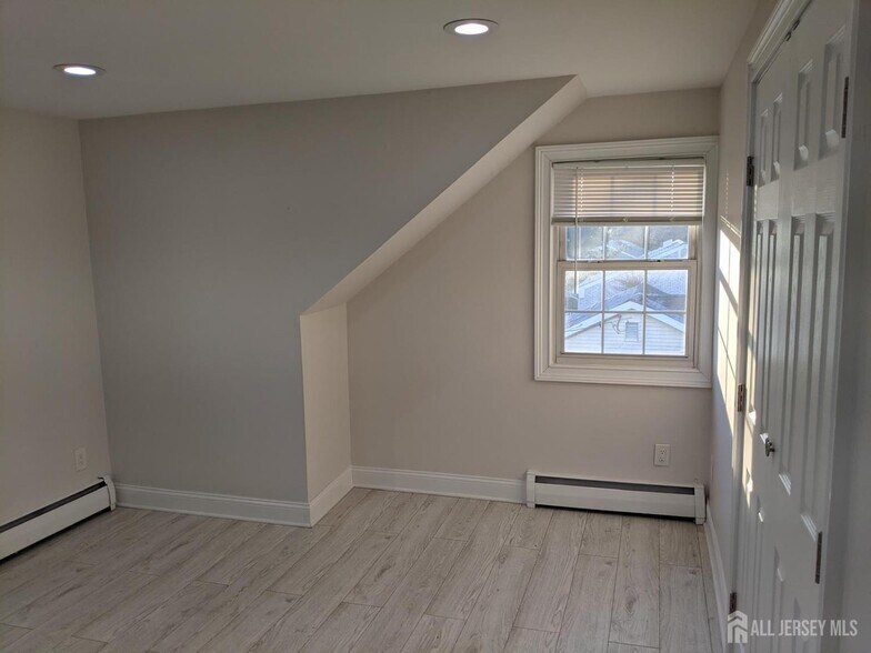 More Photos Of 1160 Stelton Rd, Piscataway Office Residential For Sale