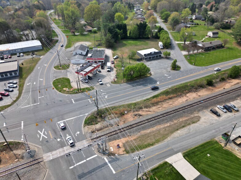 More Photos Of 2020 W Mountain St, Kernersville Restaurant For Sale
