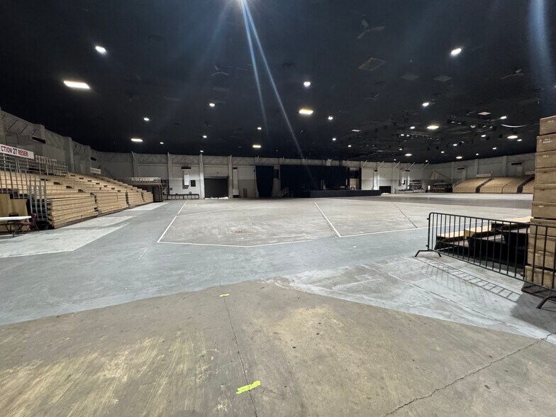More Photos Of 10408 State Highway 64 E, Tyler Theater Concert Hall For Sale