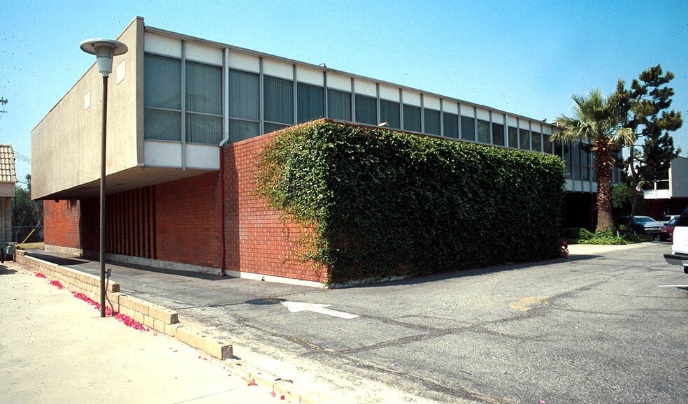 Primary Photo Of 568 E Foothill Blvd, Azusa Office Residential For Sale