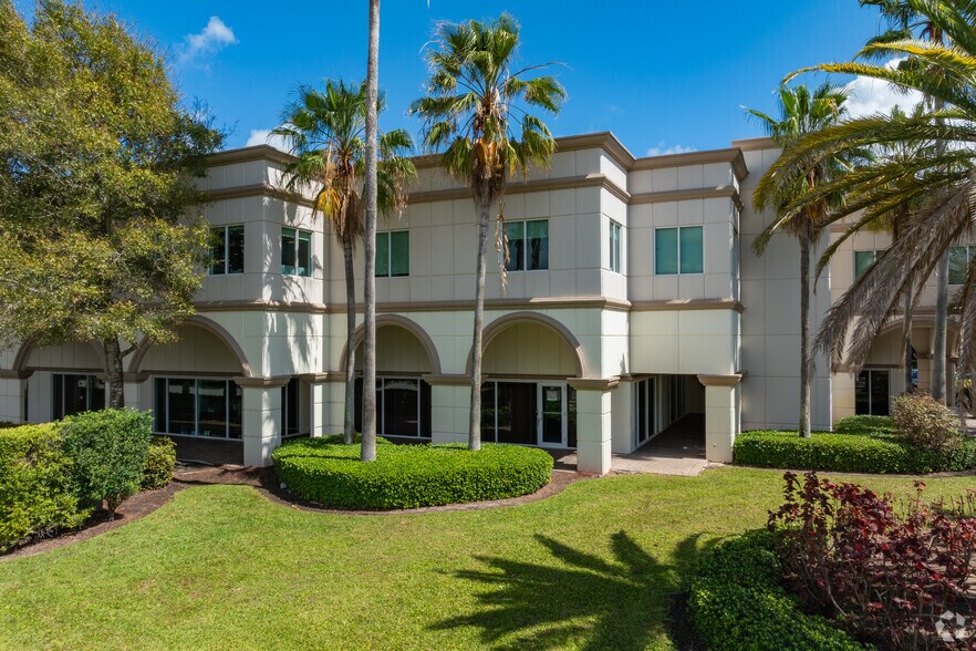 More Photos Of 11621 Kew Gardens Ave, Palm Beach Gardens Medical For Lease