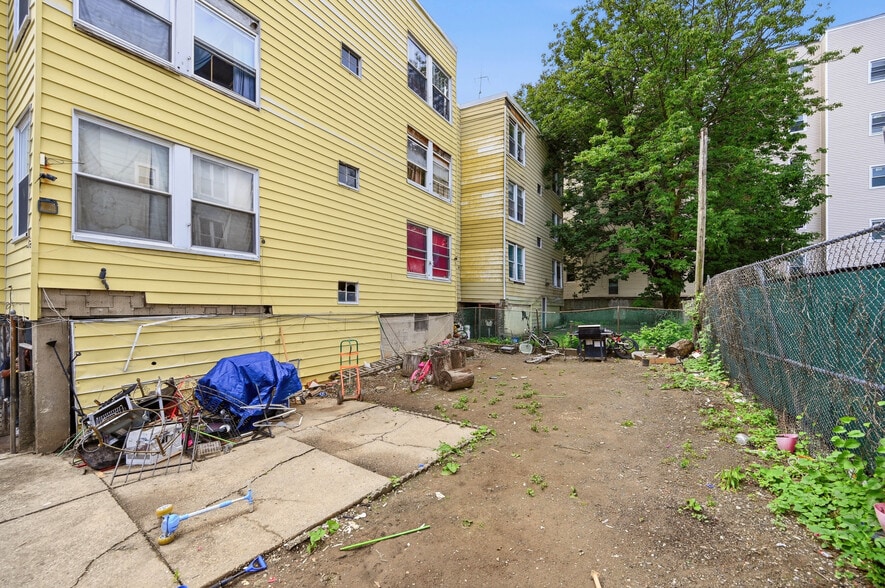 More Photos Of 25 Saratoga Ave, Yonkers Apartments For Sale