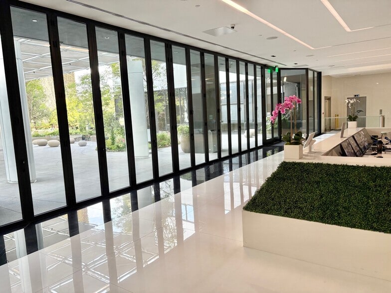 More Photos Of 5200 W Century Blvd, Los Angeles Office For Lease