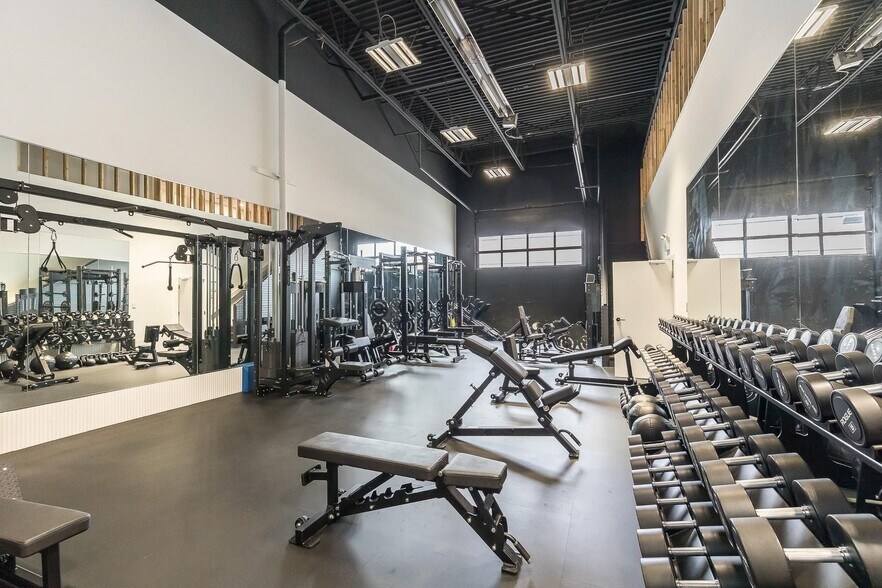 More Photos Of 34100 S Fraser Way, Abbotsford Distribution For Sale