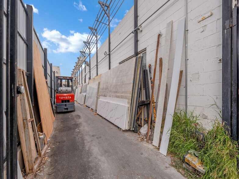 More Photos Of 4211 Verdant St, Los Angeles Manufacturing For Sale