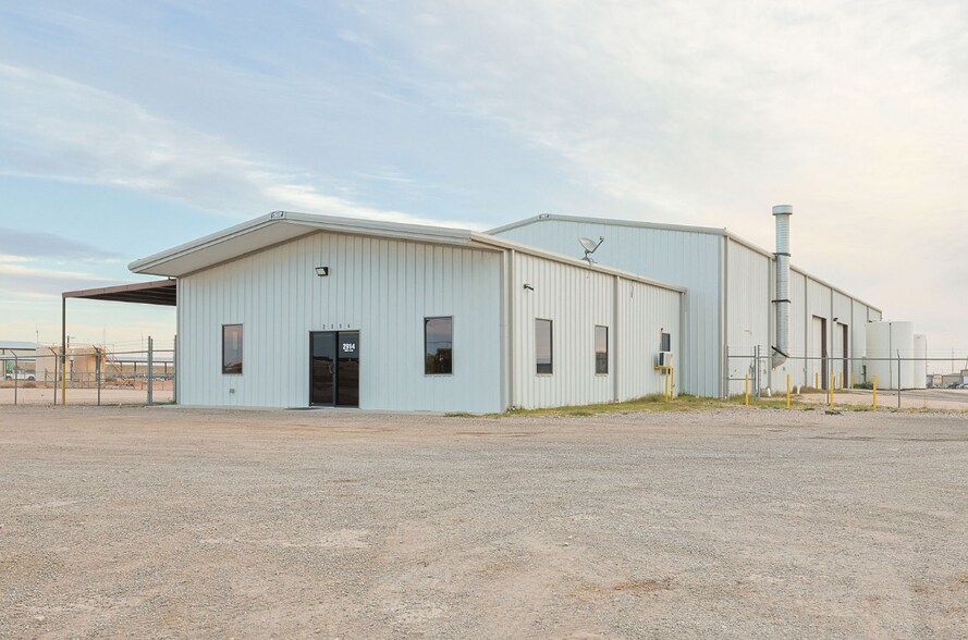 More Photos Of 2914 N County Road 1140, Midland Warehouse For Lease