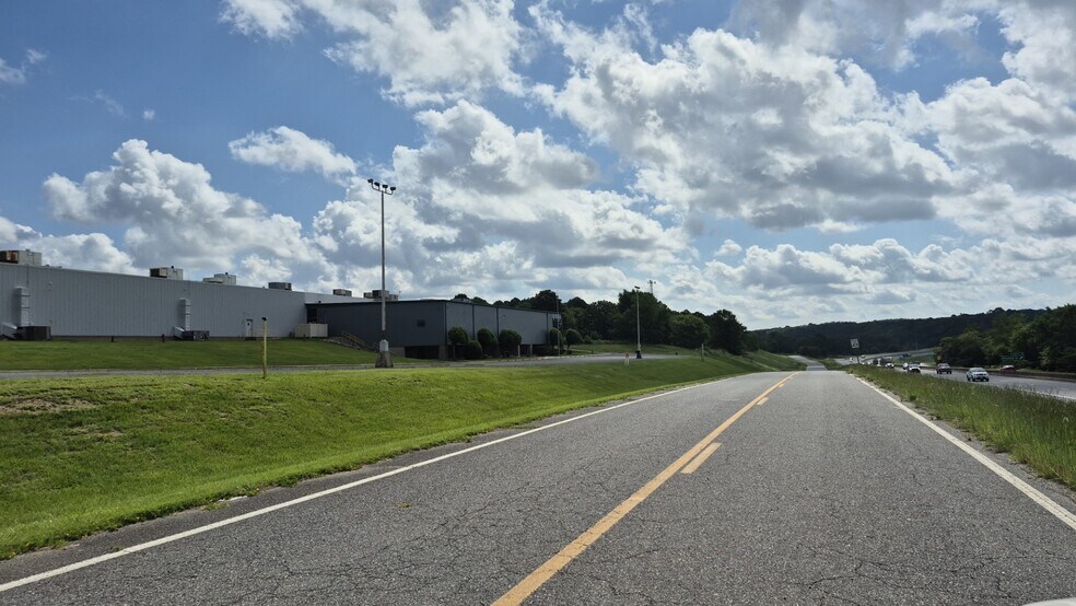 More Photos Of 400 Aviation Plz, Hot Springs Manufacturing For Lease