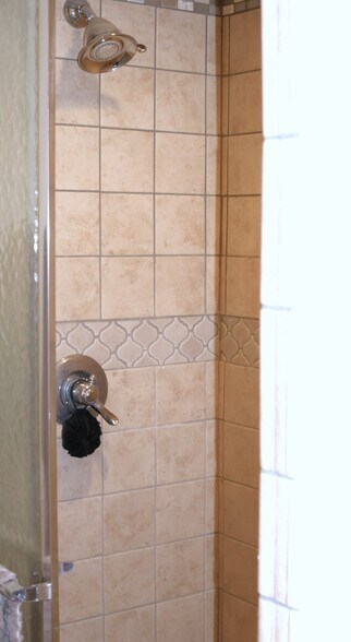 More Photos Of 404 3rd St, Capitan Flex For Sale