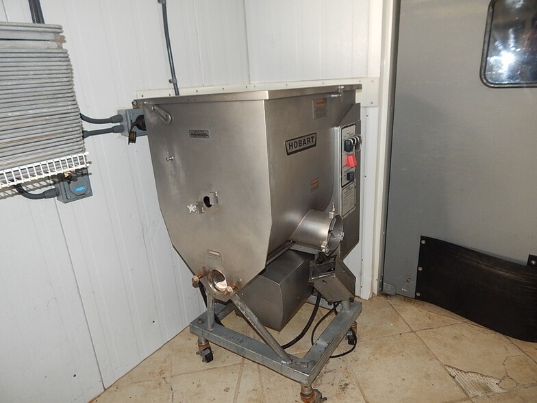 More Photos Of 6454 Highway 7, Bismarck Supermarket For Sale