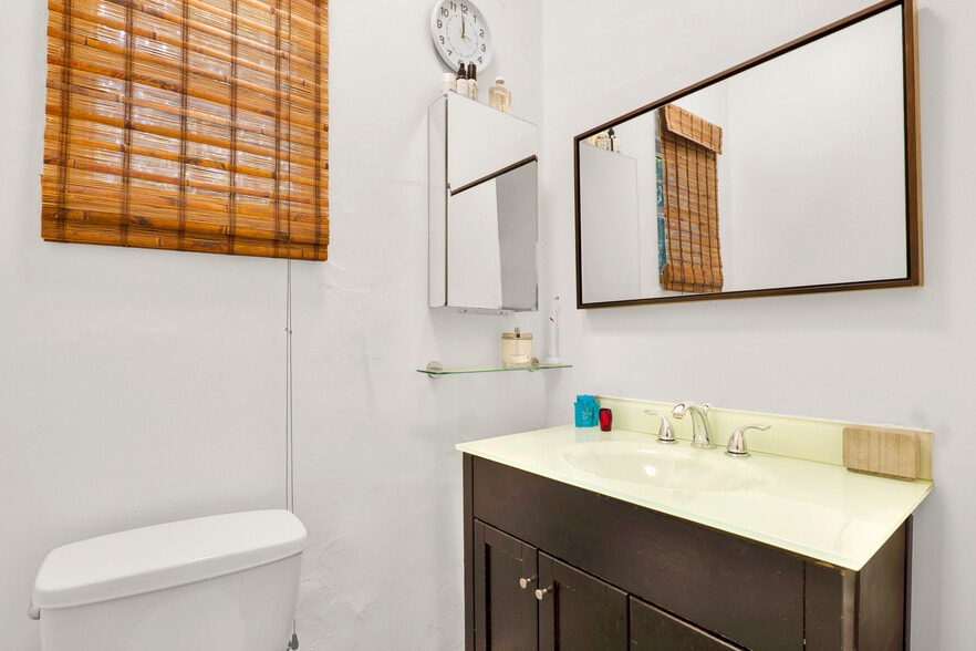 More Photos Of 811 N Citrus Ave, Los Angeles Multifamily For Sale