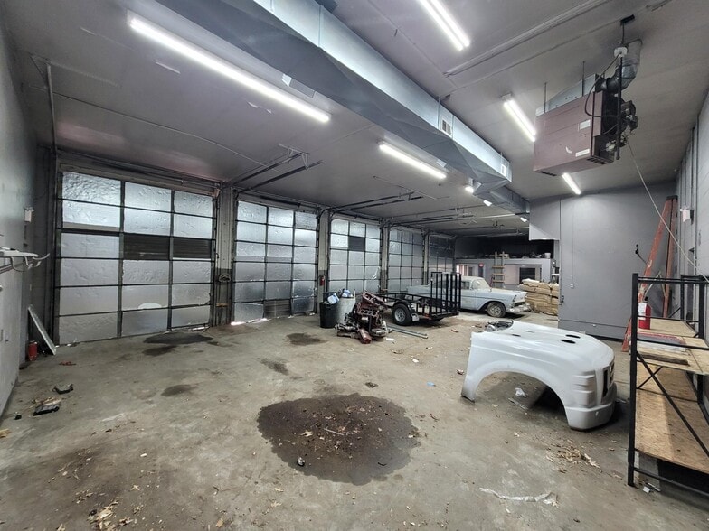 More Photos Of 11413 Hickman Mills Dr, Kansas City Industrial For Lease