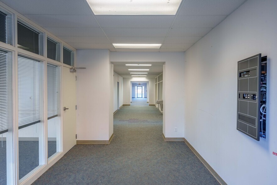 More Photos Of 415 Franklin D Roosevelt Dr, Muscle Shoals Office For Lease