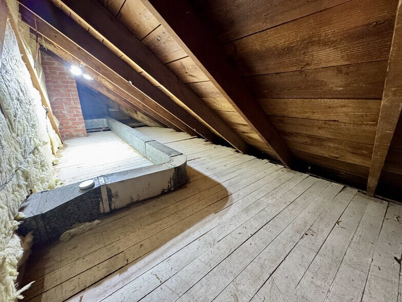 More Photos Of 2725 North Point Rd, Dundalk Office For Sale
