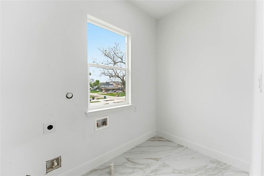 More Photos Of 4125 Clover A/B st, Houston Multifamily For Sale