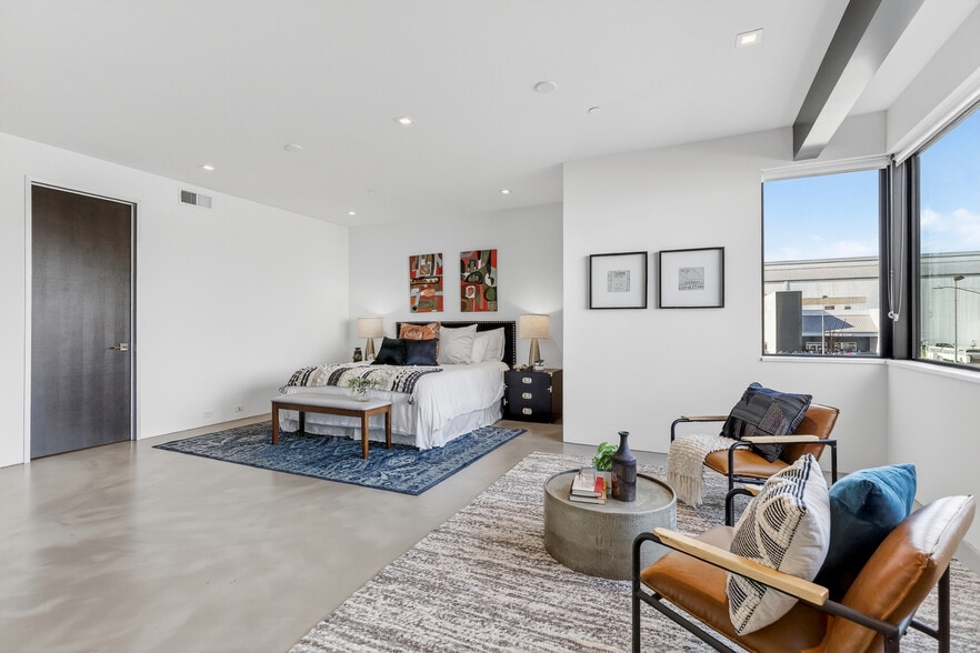 More Photos Of 811 Folger Ave, Berkeley Loft Creative Space For Sale