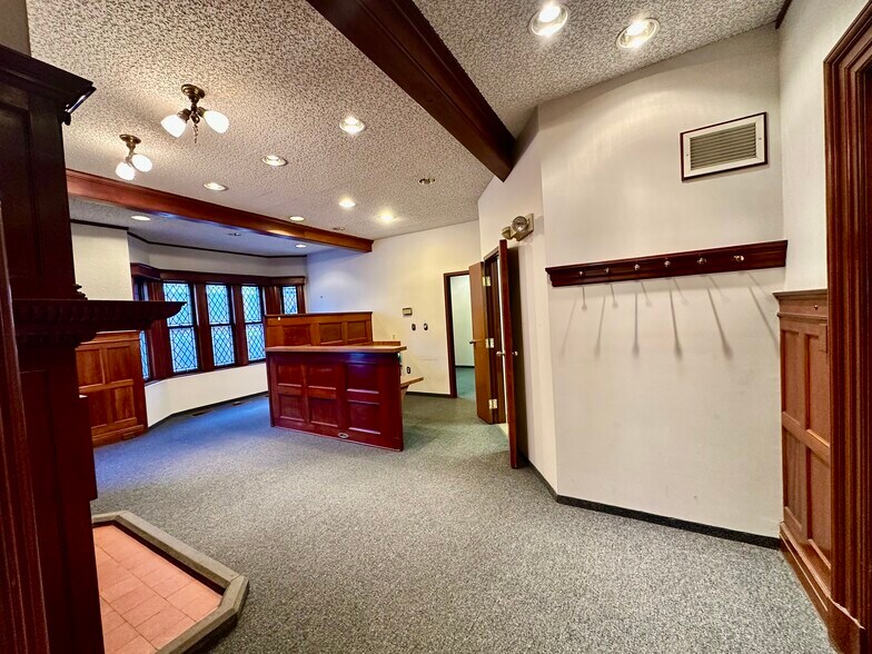 More Photos Of 19 Woodland St, Hartford Medical For Lease