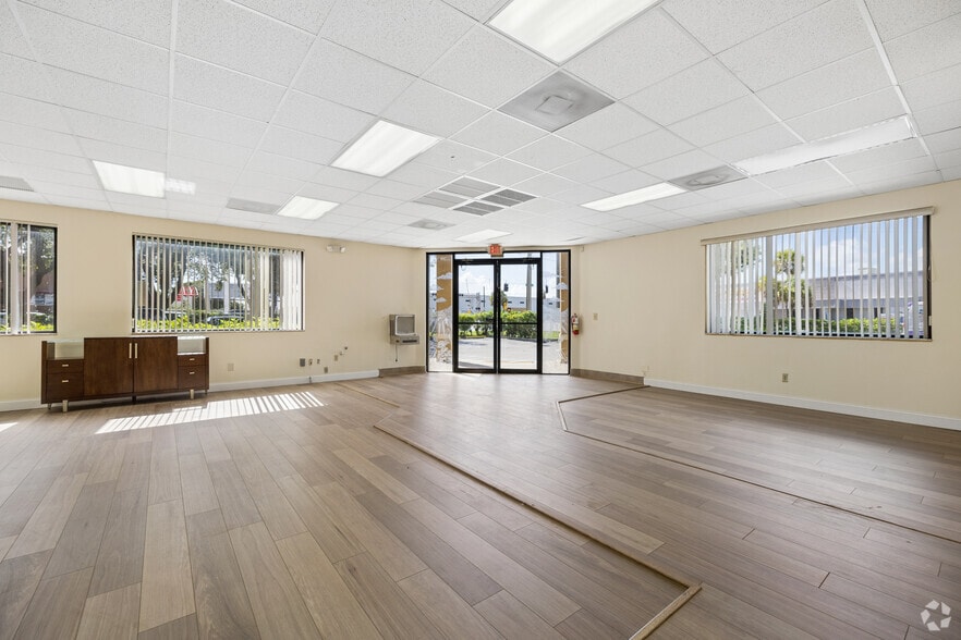 More Photos Of 5991 Anglers Ave, Fort Lauderdale Bank For Lease