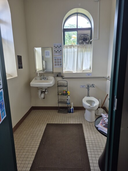 More Photos Of 653 Ala Moana Blvd, Honolulu Office For Lease