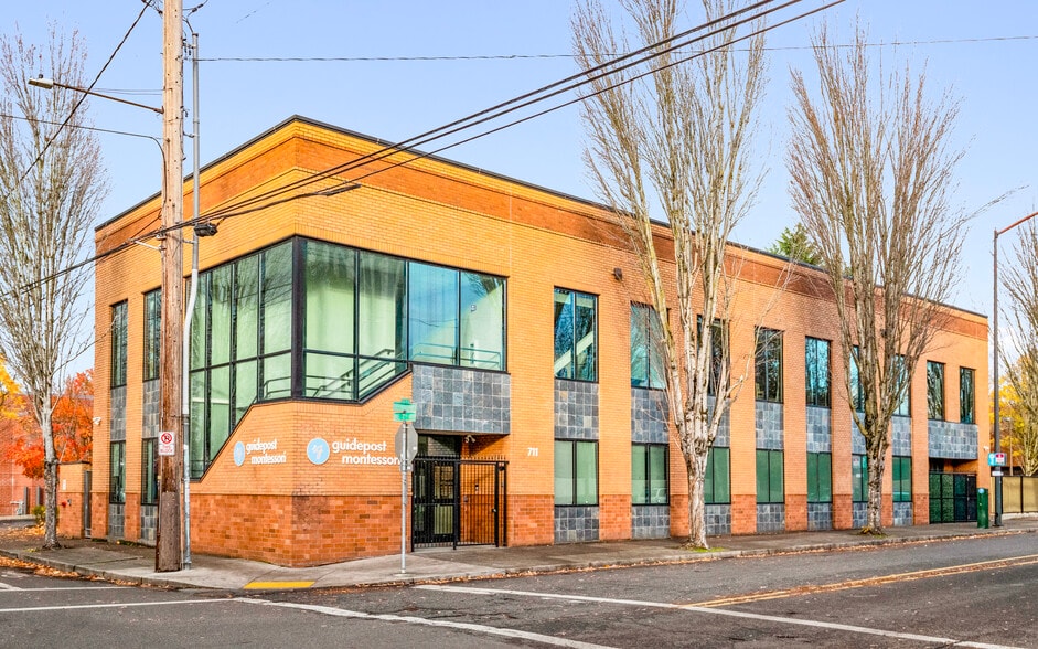 More Photos Of 711 NE Halsey St, Portland Daycare Center For Lease