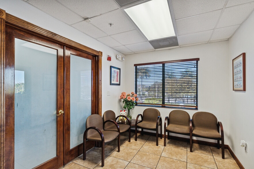 More Photos Of 11402 Doral Blvd, Miami Unknown For Lease