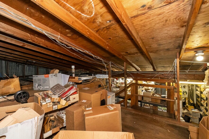 More Photos Of 901 Bay St, Port Orchard Storefront For Sale