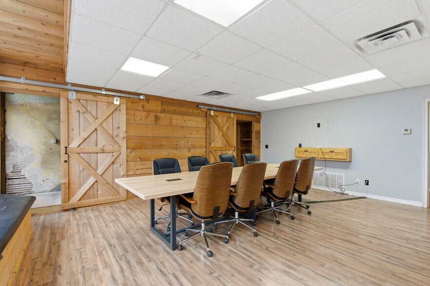 More Photos Of 805 Main St, Cassville General Retail For Sale