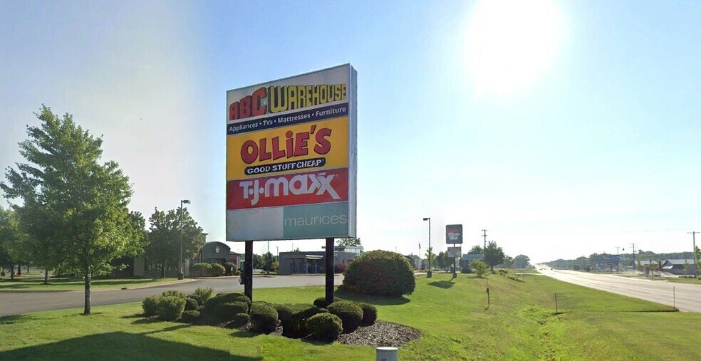 More Photos Of 8795 Boon Rd, Cadillac Storefront For Lease