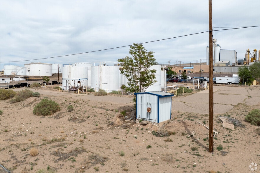 Primary Photo Of 4010 El Rey Rd, Albuquerque Chemical Oil Refinery For Sale