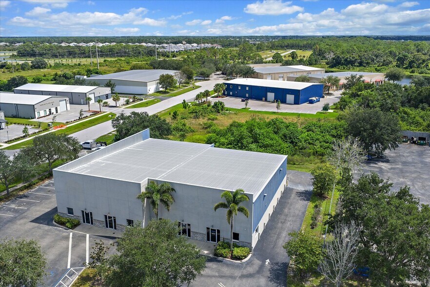 More Photos Of 1501 Sarasota Center Blvd, Sarasota Warehouse For Lease