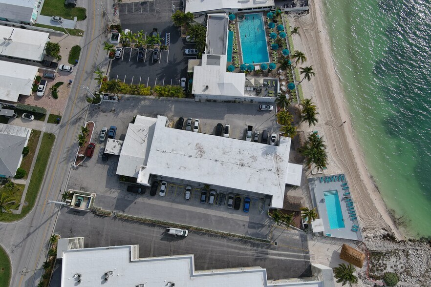 More Photos Of 441 E Ocean Dr, Key Colony Beach Hotel For Sale
