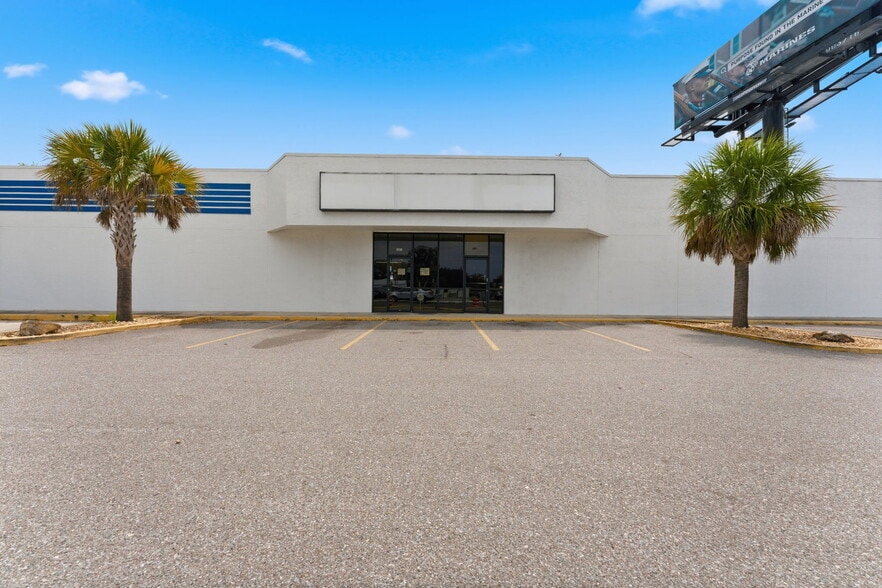 More Photos Of 4801 66th St N, Kenneth City General Retail For Sale