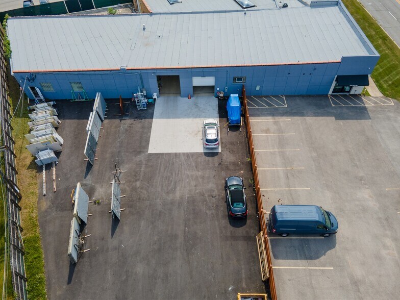 More Photos Of 1628-1630 Rand Rd, Des Plaines Showroom For Sale