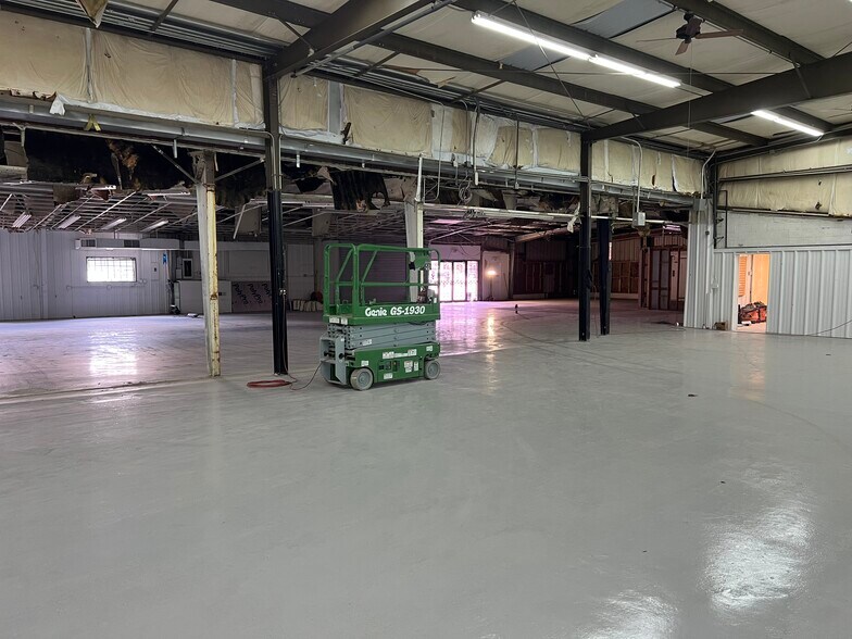 More Photos Of 508 Cobb Pky NE, Marietta Warehouse For Sale