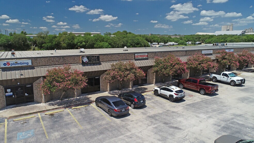 More Photos Of 10801-10817 Nacogdoches Rd, San Antonio Showroom For Lease