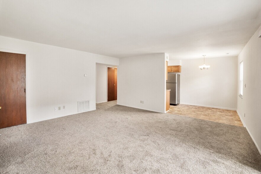 More Photos Of 2111 W Frederick Dr, Marion Apartments For Sale