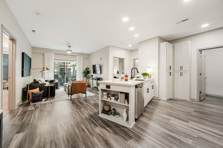 More Photos Of 900 E Six Forks Rd, Raleigh Apartments For Lease